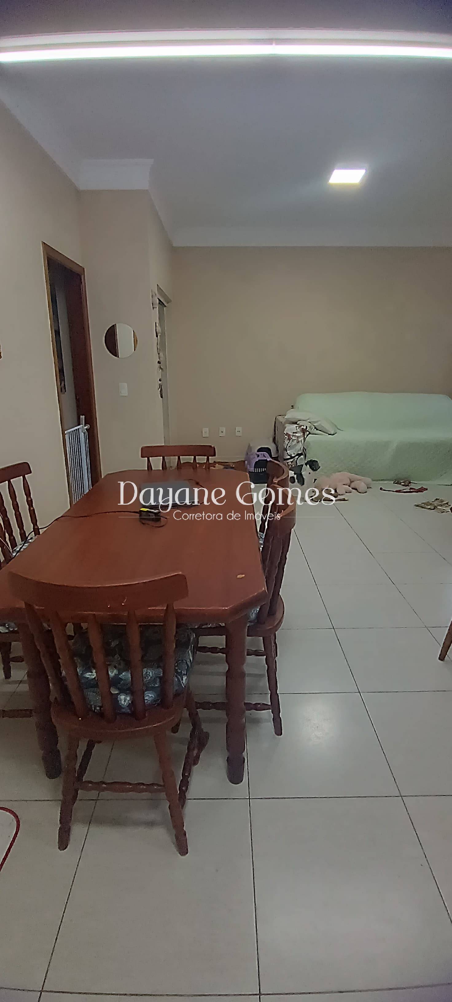Casa à venda com 3 quartos, 103m² - Foto 1